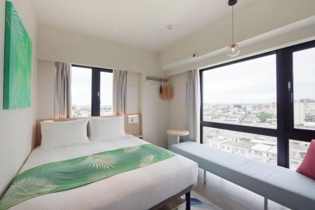 Blackout curtains, free WiFi, bed sheets