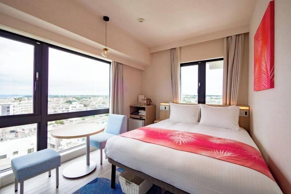 Blackout curtains, free WiFi, bed sheets