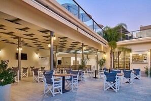 Outdoor dining - Altura Hotel Zakynthos (Zakynthos)