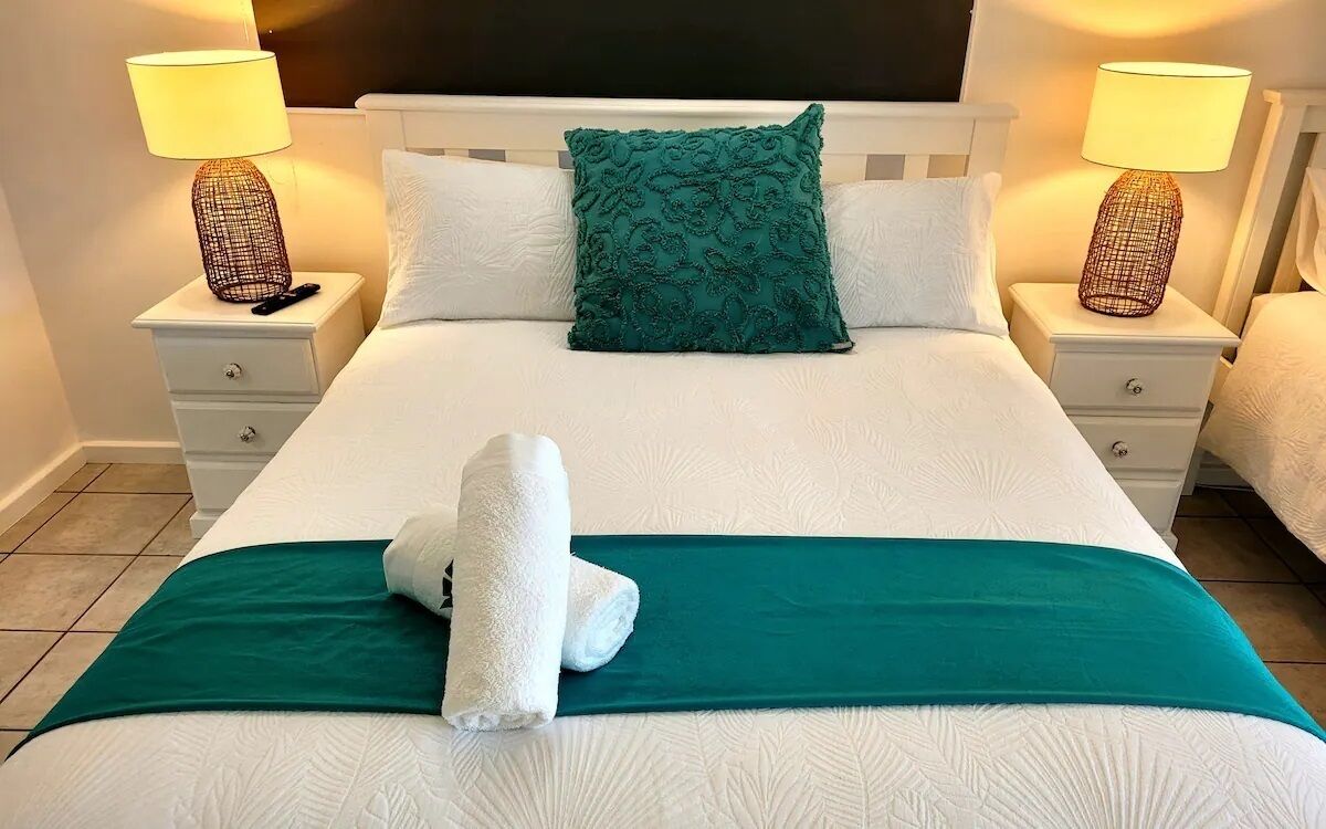 4 bedrooms, iron/ironing board, free WiFi, bed sheets