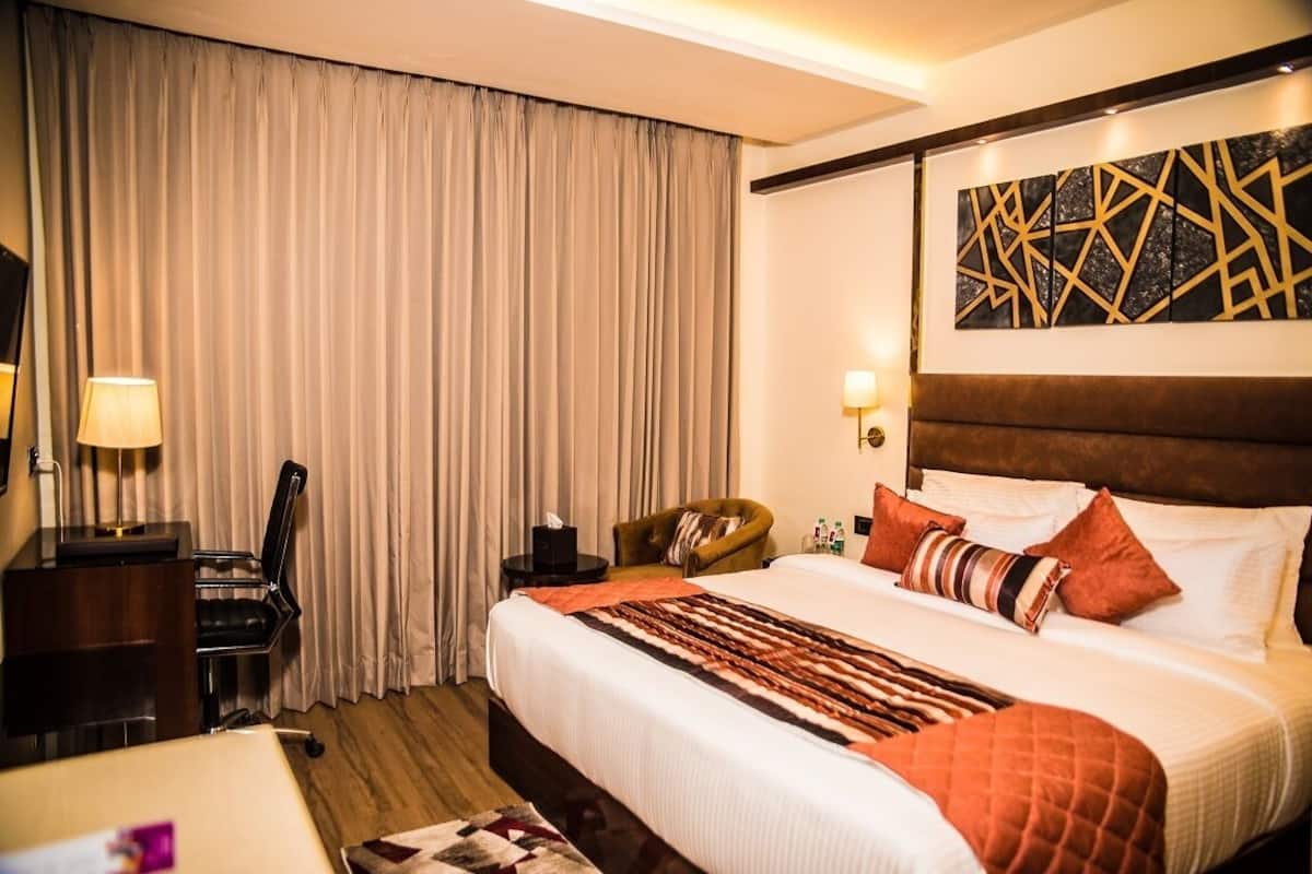 Dobbelt- eller tomannsrom – executive | Minibar, safe på rommet, skrivebord og blendingsgardiner