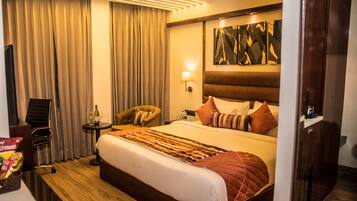 Suite | Minibar, in-room safe, desk, blackout curtains