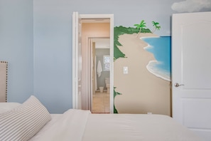 3 bedrooms, desk, iron/ironing board, free WiFi