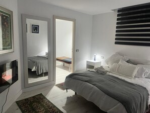 2 室のベッドルーム、アイロン / アイロン台、WiFi (無料)、ベッドシーツ