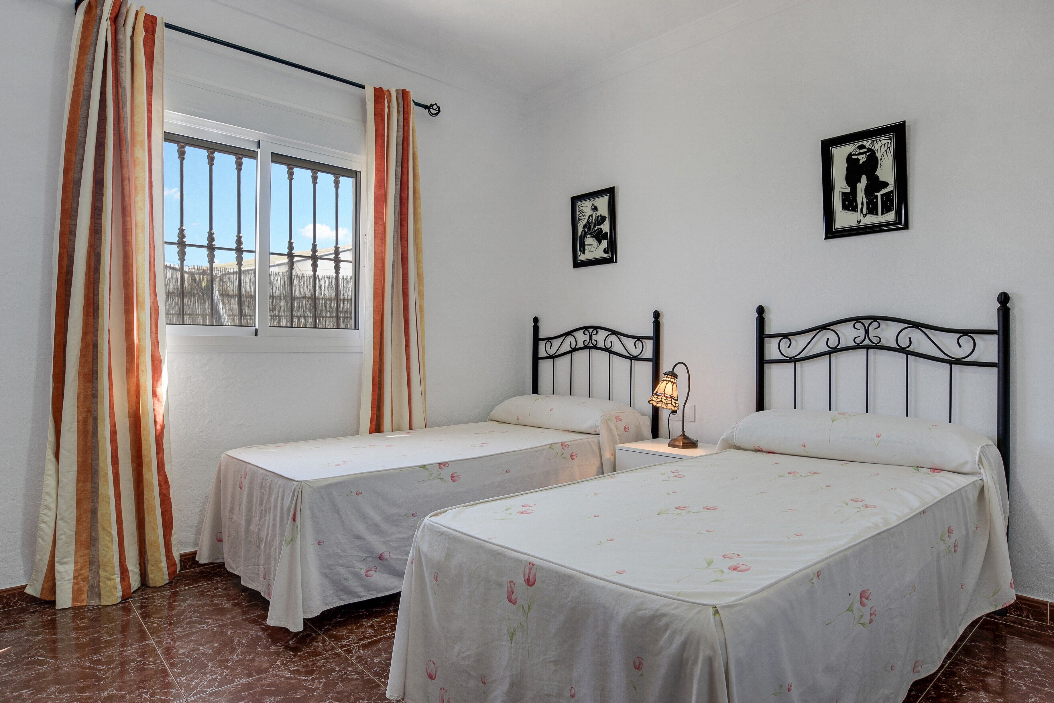 2 habitaciones, tabla de planchar con plancha y wifi gratis 