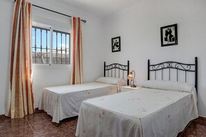 2 habitaciones, tabla de planchar con plancha y wifi gratis 