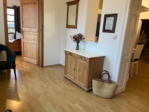 Unclassified image, 4 of 24, button