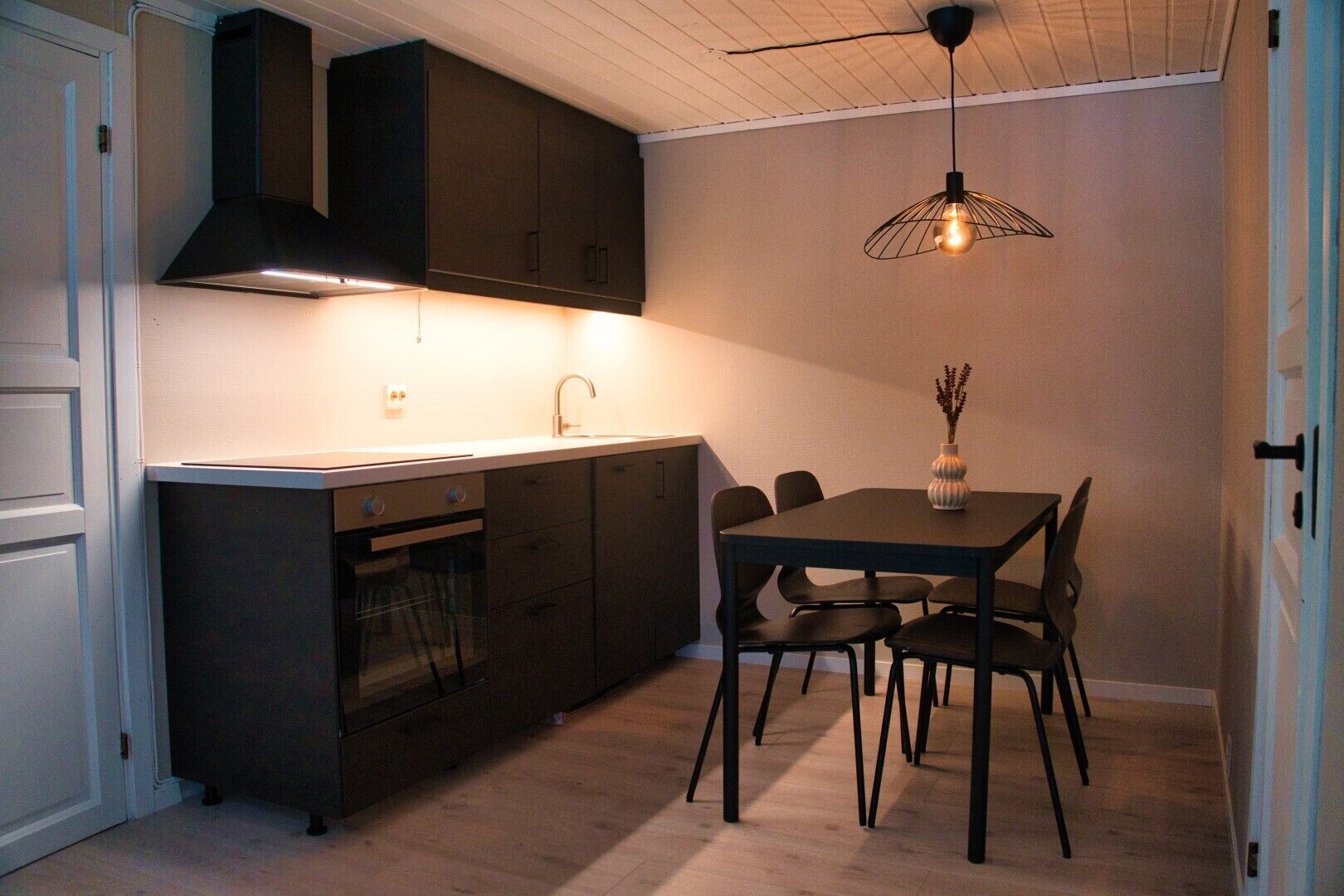 Cabaña, 2 habitaciones | Cocina privada | Cafetera y tetera y periquera 