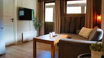 Cabin, 2 Bedrooms | Living area