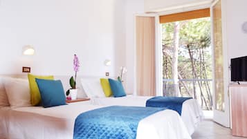 Chambre Quadruple Supérieure | Literie de qualité supérieure, couette en duvet d'oie, bureau