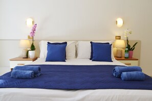 Premium bedding, down comforters, desk, blackout drapes - Elefantino Grey - FAMILY HOTEL (Cervia)