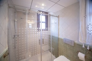 Dusche, Handtücher, Toilettenpapier