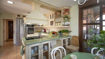 KĂžleskab, mikrobĂžlgeovn, ovn, opvaskemaskine