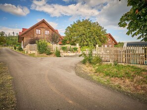 Property grounds - Stunning private villa for 24 guests with WIFI, private pool, TV, terrace and pets allowed (Dvur Králové Nad Labem)