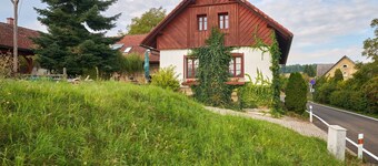 Stunning private villa for 22 people with WIFI, private pool, TV, patio and pets allowed