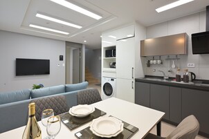 Deluxe Duplex | Free WiFi, bed sheets
