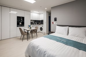 Standard Double Room (A) - BayOne Park (Yeosu)