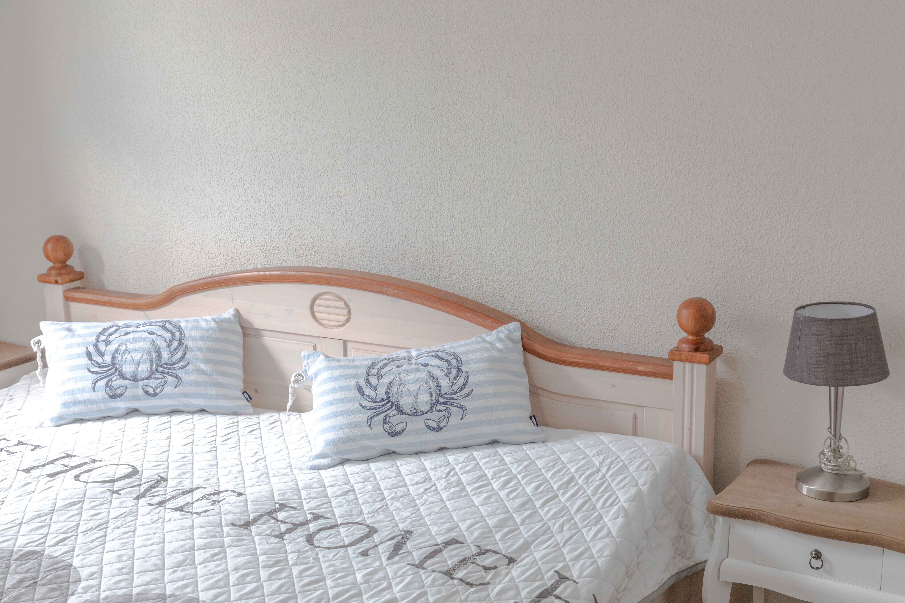 2 bedrooms, travel crib, free WiFi, bed sheets