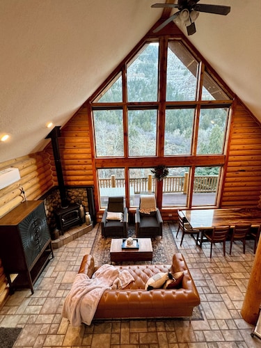 Luxury Cabin at Mirror Lake Retreat