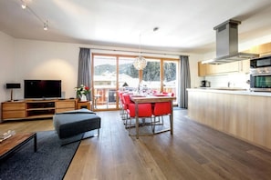 Apartment | Private kitchen | Fridge, microwave, oven, stovetop - Top Location Gerlos! - Lovely Apartment - 6P (Gerlos)