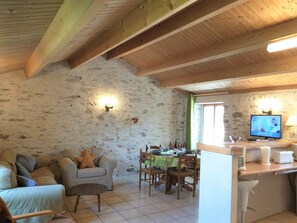 Interior - Stone Cottage, 5 km from Brétignolles sur mer, heated swimming pool (La Chaize-Giraud)