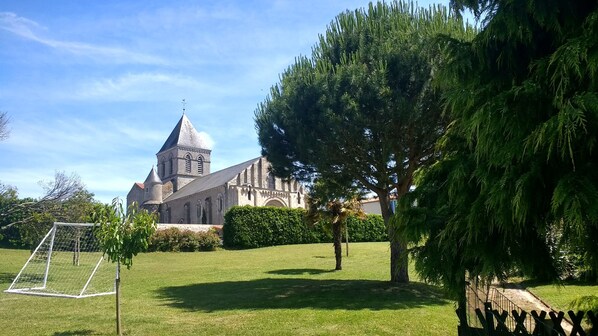 Exterior - Stone Cottage, 5 km from Brétignolles sur mer, heated swimming pool (La Chaize-Giraud)