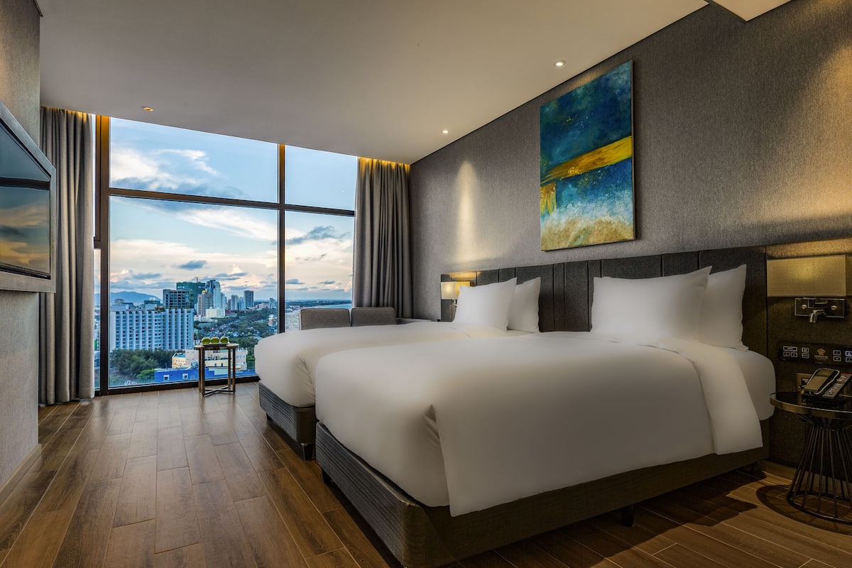 Deluxe Twin Room, Ocean View | 1 bedroom, minibar, in-room safe, desk