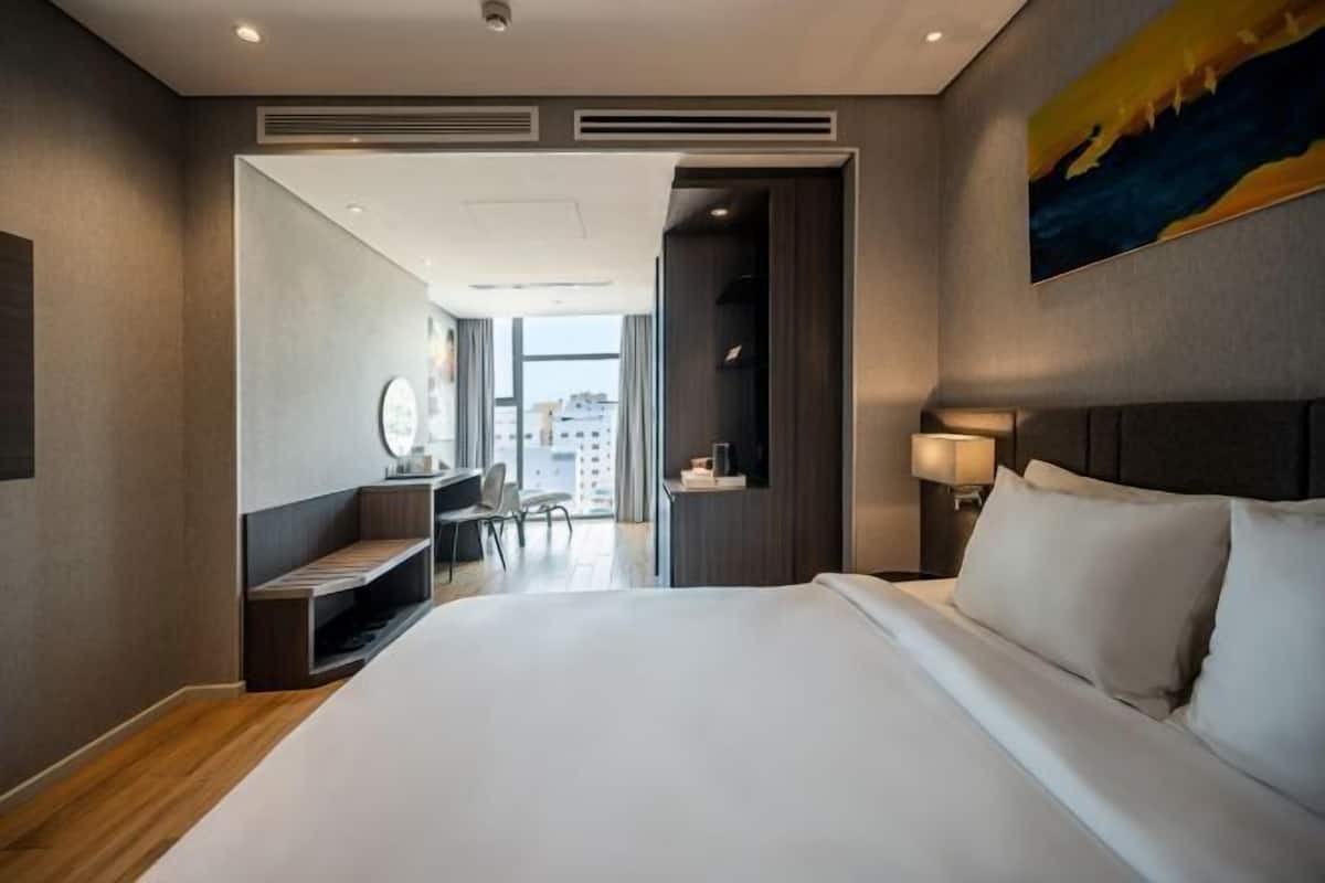 1 soveværelse, minibar, pengeskab på værelset, skrivebord
