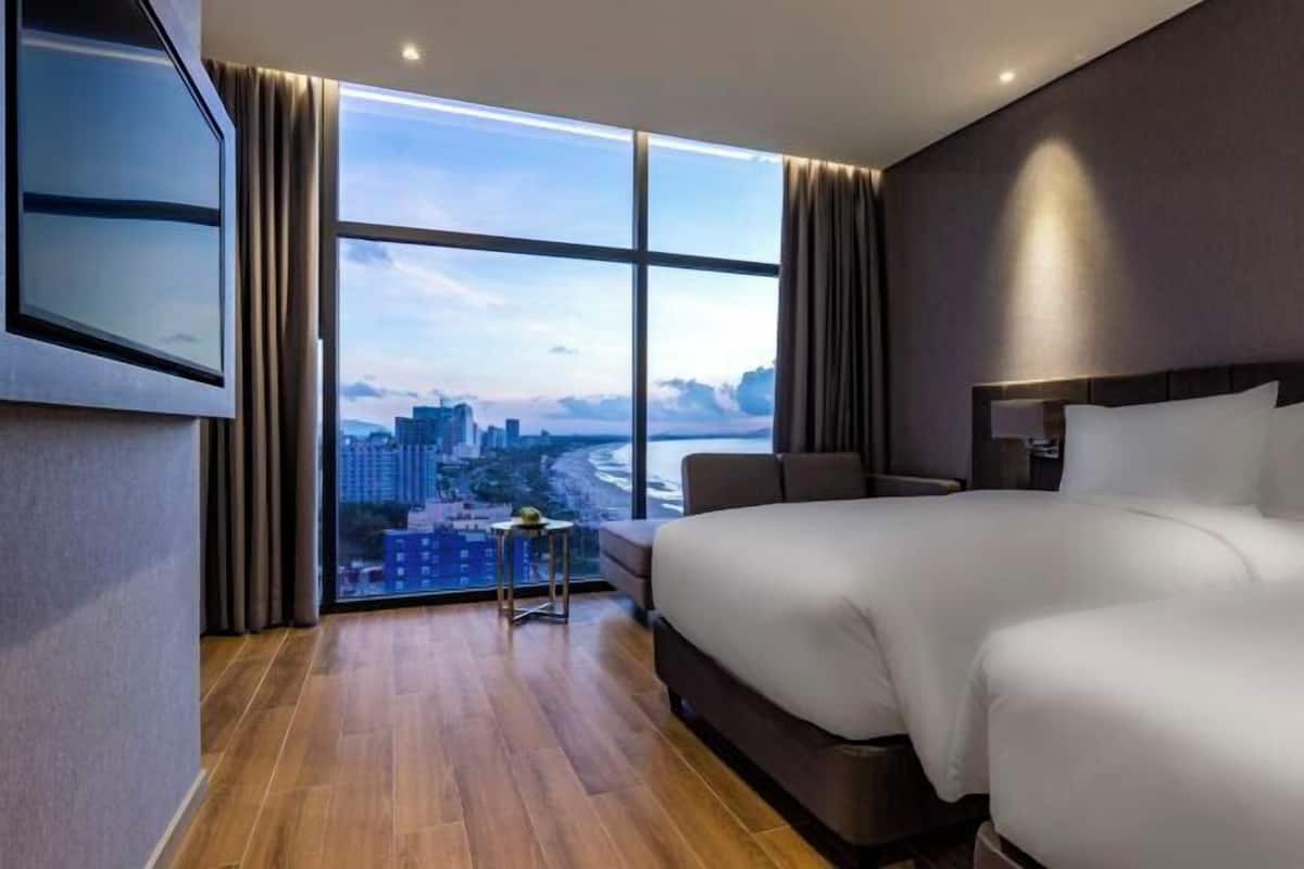 1 bedroom, minibar, in-room safe, desk