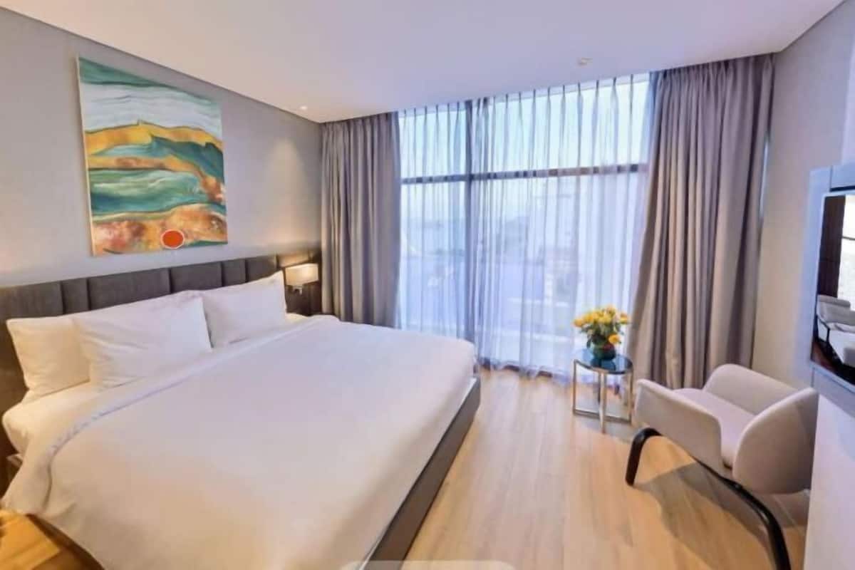 1 bedroom, minibar, in-room safe, desk