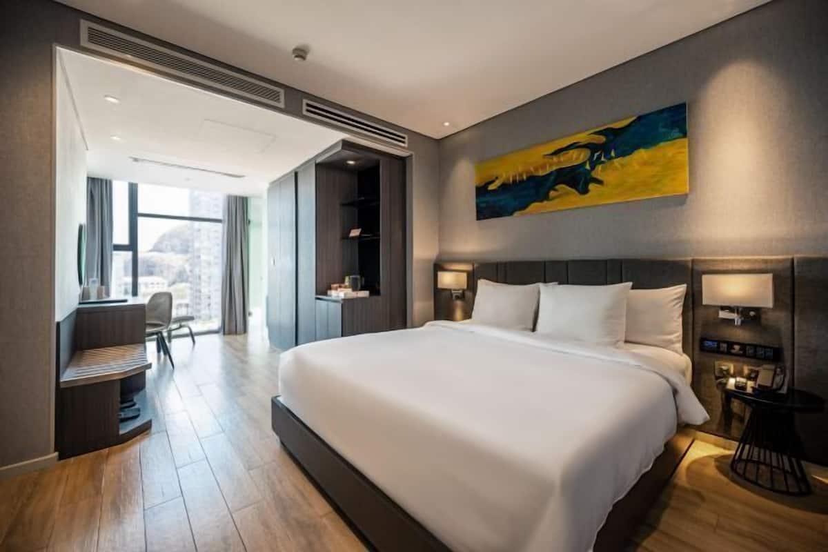 1 bedroom, minibar, in-room safe, desk