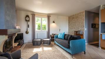 Televisie en een open haard