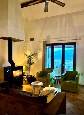 Télévision, cheminée