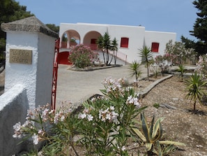 Property grounds - Villa Flora with a private pool, three bedrooms, and three bathrooms in S. M. di Leuca (Castrignano del Capo)