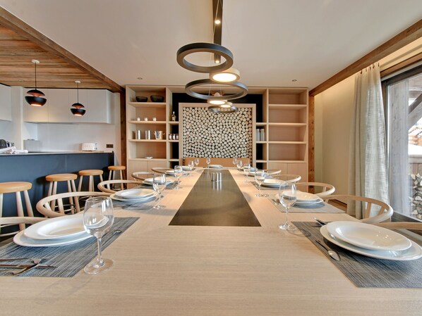 Dining - Ski-in/Ski-out Duplex with Jacuzzi, Near Shops and ESF, Covered Parking Included (Méribel)