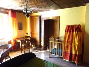 4 Schlafzimmer, Bügeleisen/Bügelbrett, kostenloses WLAN