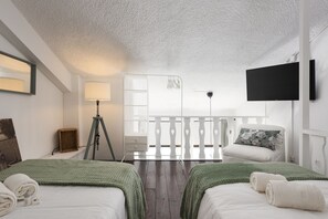 1 slaapkamer, een strijkplank/strijkijzer, gratis wifi, beddengoed