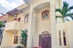 Unclassified image, 3 of 18, button