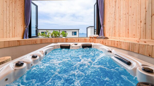 Basic Room, 1 Bedroom (AnjelraPink) | Exterior - Namhae Merbleu Spa Pension (Namhae)