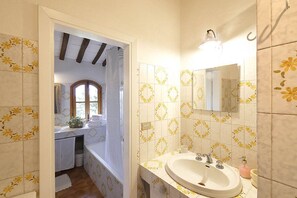 Duschwanne, Haartrockner