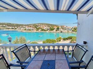 Outdoor dining - Apartments Mila, (16473), Kanica, hr (Kanica)