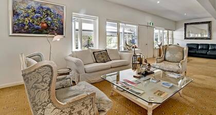 Bundanoon Lodge - Stay at this beautiful property where you and your family and friends can enjoy quality time in the NSW Southern Highlands