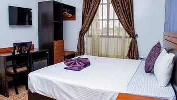 Kamar Single Standar | Seprai premium, busa memori, dan didekorasi berbeda-beda