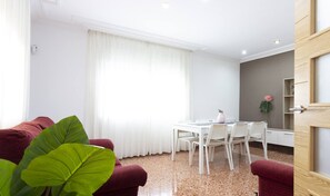 Dining - Villa CanPlana, Piscina, 2 min playa, BBQ, Parking (Creixell)