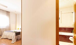 5 Schlafzimmer, Bügeleisen/Bügelbrett, kostenloses WLAN, Bettwäsche