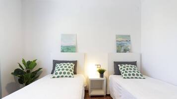 5 slaapkamers, een strijkplank/strijkijzer, gratis wifi, beddengoed