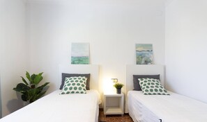 5 عدّة غرف نوم ومكواة/لوح كي وواي فاي مجانًا وملاءات أسرّة