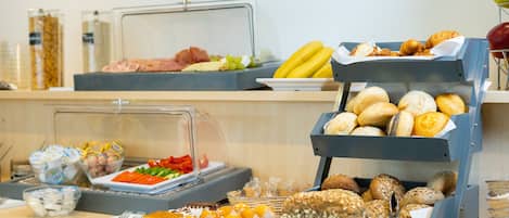 Daily buffet breakfast for a fee