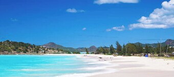 Luxury Villa-sleeps 6-private Pool