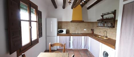 Fridge, microwave, oven, coffee/tea maker